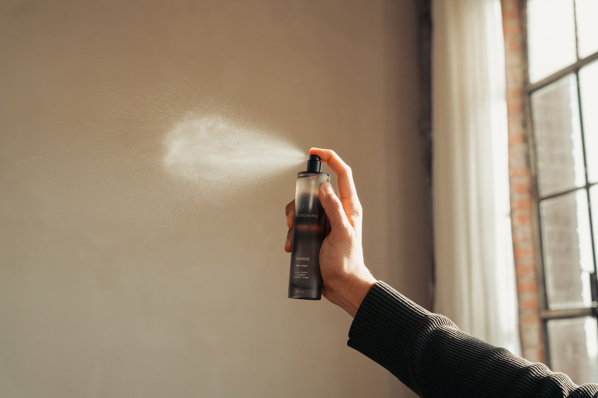 Room Spray vs. Candle: Which Is Better for Home Fragrance?